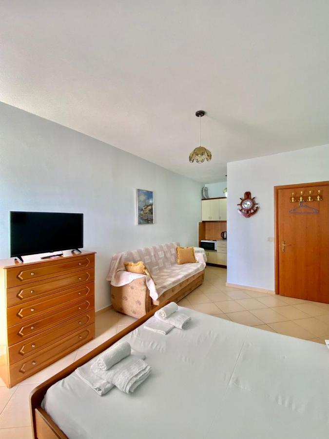 Caramel Sun Studios Apts Sarandë Eksteriør billede