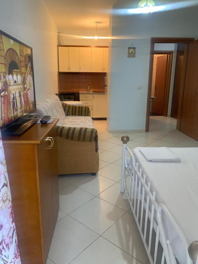 Caramel Sun Studios Apts Sarandë Eksteriør billede