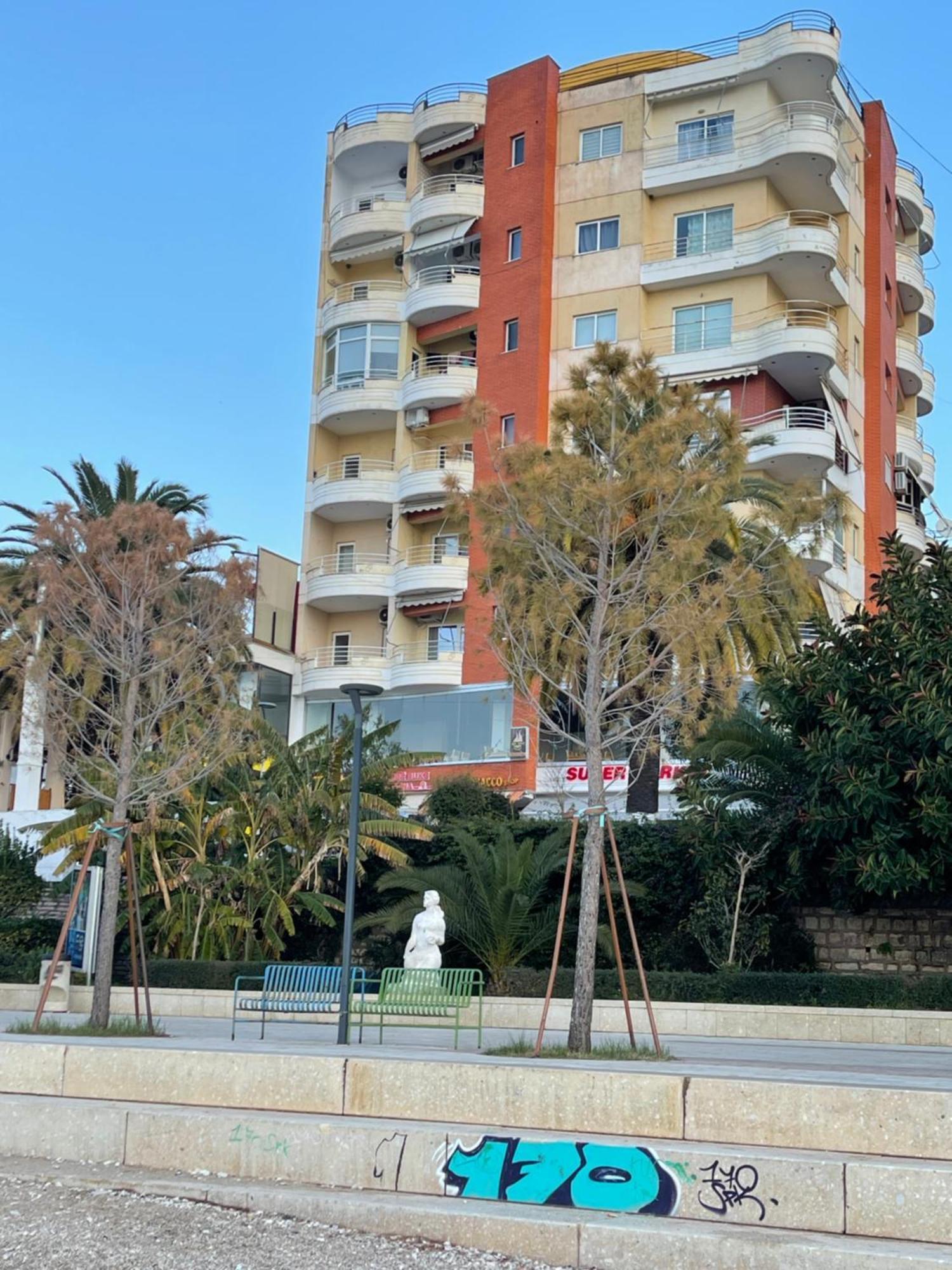 Caramel Sun Studios Apts Sarandë Eksteriør billede